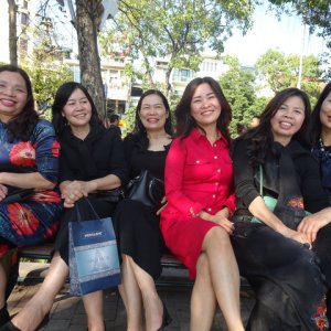 Damenrunde in Hanoi